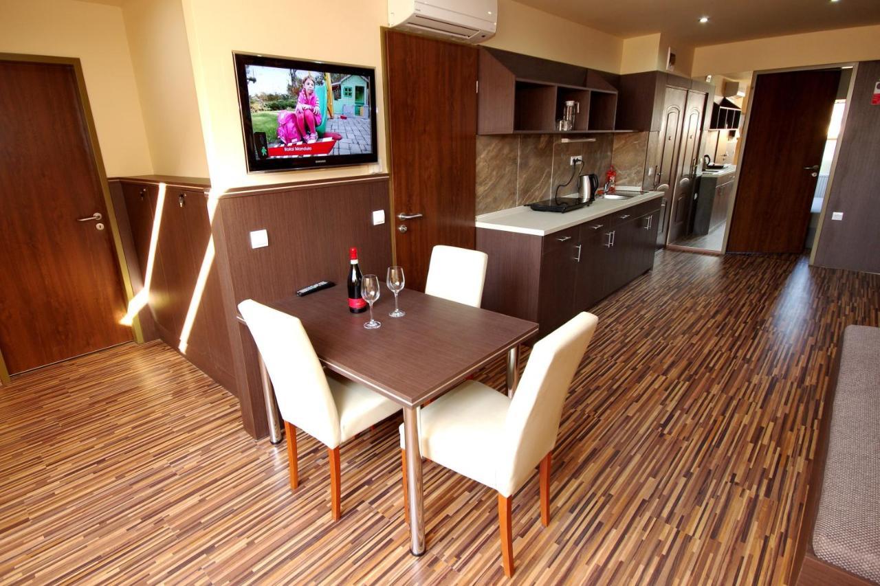 Corvin Apartman Gyula Exterior foto