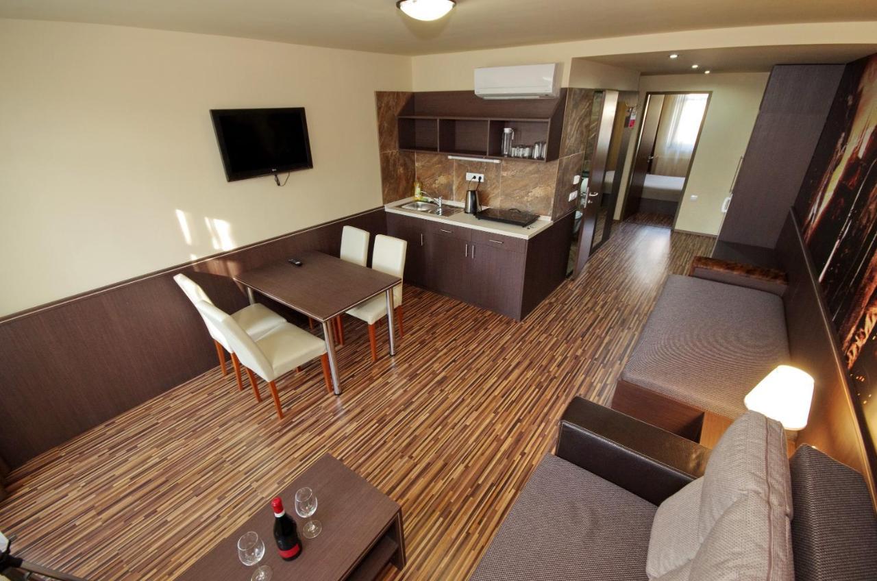 Corvin Apartman Gyula Exterior foto